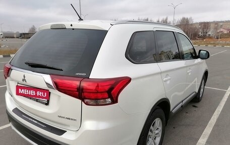 Mitsubishi Outlander III рестайлинг 3, 2015 год, 1 800 000 рублей, 14 фотография