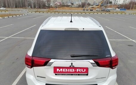 Mitsubishi Outlander III рестайлинг 3, 2015 год, 1 800 000 рублей, 21 фотография