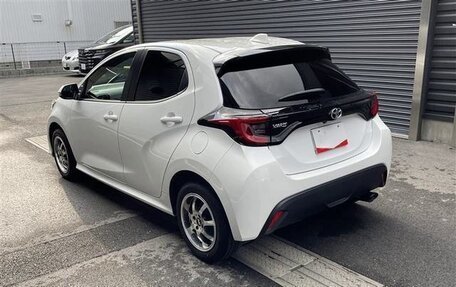 Toyota Yaris, 2021 год, 1 290 000 рублей, 5 фотография