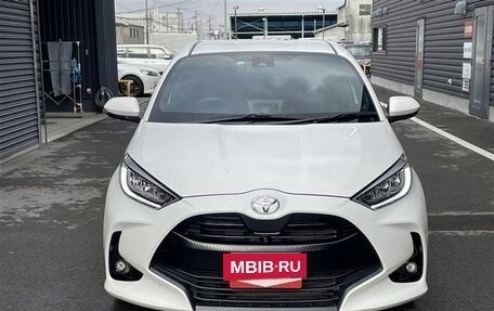 Toyota Yaris, 2021 год, 1 290 000 рублей, 2 фотография