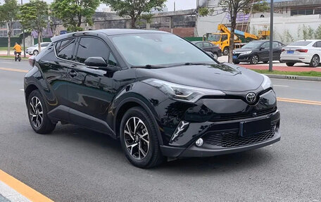 Toyota C-HR I рестайлинг, 2021 год, 1 599 500 рублей, 4 фотография