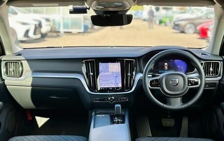 Volvo V60 II, 2021 год, 3 950 000 рублей, 7 фотография