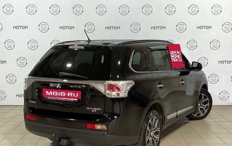 Mitsubishi Outlander III рестайлинг 3, 2013 год, 1 880 000 рублей, 4 фотография