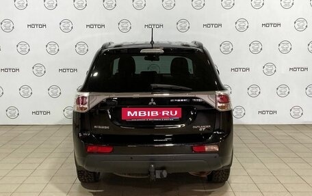 Mitsubishi Outlander III рестайлинг 3, 2013 год, 1 880 000 рублей, 8 фотография