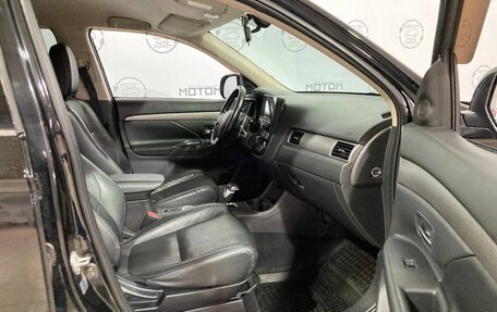 Mitsubishi Outlander III рестайлинг 3, 2013 год, 1 880 000 рублей, 11 фотография