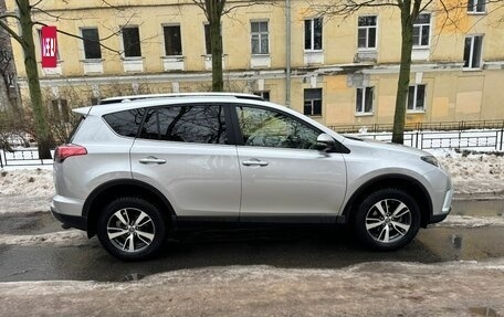 Toyota RAV4, 2016 год, 2 280 000 рублей, 2 фотография