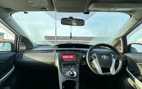 Toyota Prius, 2011 год, 1 170 000 рублей, 10 фотография