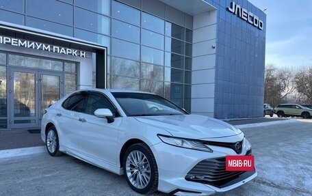 Toyota Camry, 2018 год, 2 760 000 рублей, 8 фотография