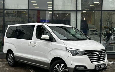 Hyundai Grand Starex Grand Starex I рестайлинг 2, 2019 год, 4 000 000 рублей, 3 фотография