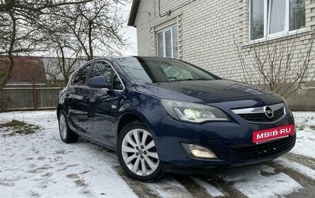 Opel Astra J, 2011 год, 720 000 рублей, 2 фотография