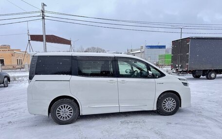 Toyota Voxy III, 2015 год, 2 000 000 рублей, 9 фотография