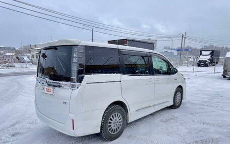 Toyota Voxy III, 2015 год, 2 000 000 рублей, 13 фотография