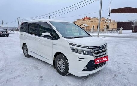 Toyota Voxy III, 2015 год, 2 000 000 рублей, 14 фотография