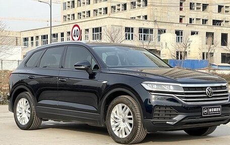 Volkswagen Touareg III, 2021 год, 6 000 100 рублей, 3 фотография