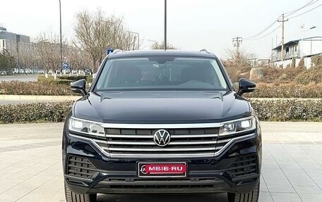 Volkswagen Touareg III, 2021 год, 6 000 100 рублей, 2 фотография