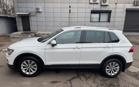 Volkswagen Tiguan II, 2019 год, 2 600 000 рублей, 2 фотография