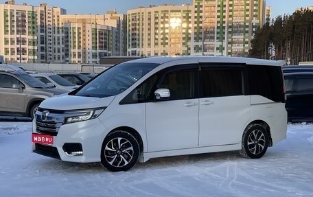 Honda Stepwgn IV, 2018 год, 2 395 000 рублей, 1 фотография