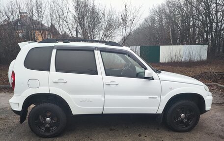 Chevrolet Niva I рестайлинг, 2017 год, 830 000 рублей, 2 фотография