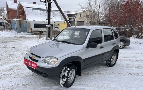 Chevrolet Niva I рестайлинг, 2010 год, 488 000 рублей, 3 фотография