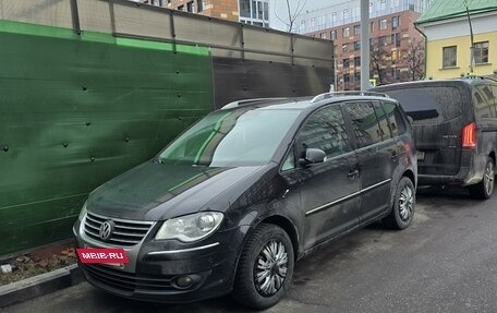 Volkswagen Touran III, 2009 год, 860 000 рублей, 6 фотография