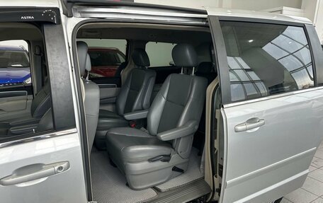 Volkswagen Routan, 2010 год, 1 999 000 рублей, 14 фотография