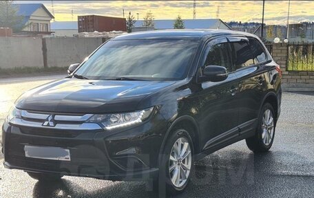 Mitsubishi Outlander III рестайлинг 3, 2016 год, 2 455 000 рублей, 3 фотография