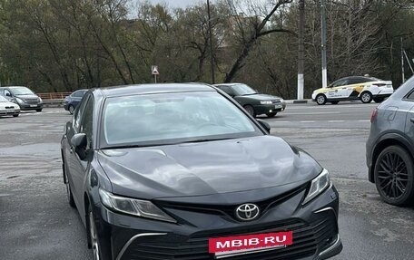 Toyota Camry, 2021 год, 3 300 000 рублей, 3 фотография