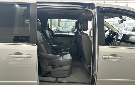 Volkswagen Routan, 2010 год, 1 999 000 рублей, 15 фотография