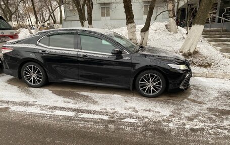 Toyota Camry, 2021 год, 3 600 000 рублей, 2 фотография