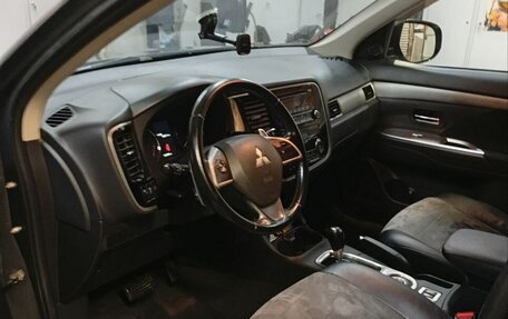 Mitsubishi Outlander III рестайлинг 3, 2014 год, 1 610 000 рублей, 28 фотография