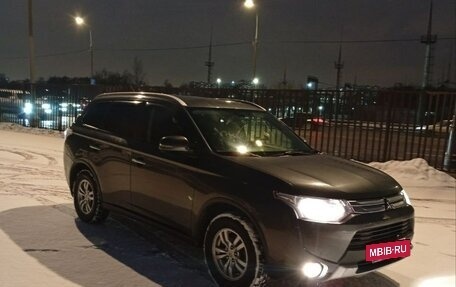 Mitsubishi Outlander III рестайлинг 3, 2014 год, 1 610 000 рублей, 8 фотография