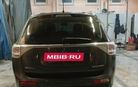 Mitsubishi Outlander III рестайлинг 3, 2014 год, 1 610 000 рублей, 7 фотография