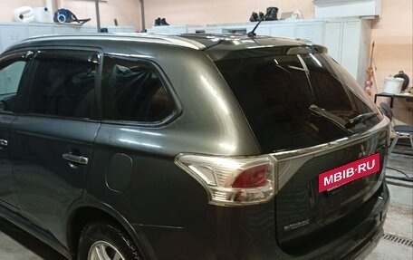 Mitsubishi Outlander III рестайлинг 3, 2014 год, 1 610 000 рублей, 12 фотография