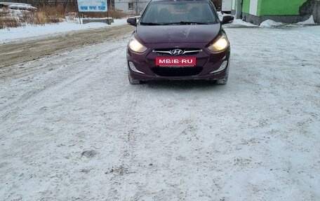 Hyundai Solaris II рестайлинг, 2011 год, 820 000 рублей, 3 фотография