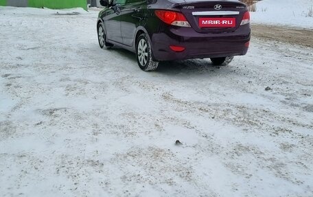 Hyundai Solaris II рестайлинг, 2011 год, 820 000 рублей, 2 фотография