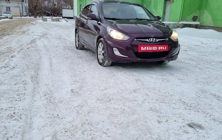 Hyundai Solaris II рестайлинг, 2011 год, 820 000 рублей, 4 фотография