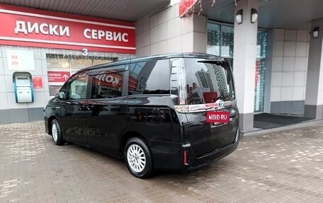 Toyota Voxy III, 2014 год, 1 760 000 рублей, 4 фотография