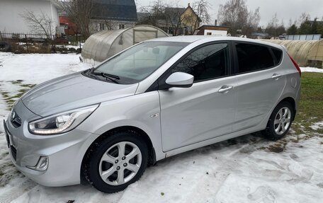 Hyundai Solaris II рестайлинг, 2013 год, 970 000 рублей, 8 фотография