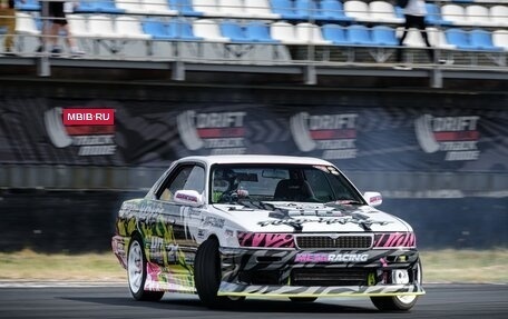 Nissan Laurel VIII, 1992 год, 800 000 рублей, 1 фотография