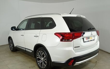 Mitsubishi Outlander III рестайлинг 3, 2016 год, 1 990 000 рублей, 7 фотография