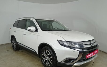 Mitsubishi Outlander III рестайлинг 3, 2016 год, 1 990 000 рублей, 3 фотография