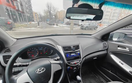 Hyundai Solaris II рестайлинг, 2011 год, 850 000 рублей, 13 фотография