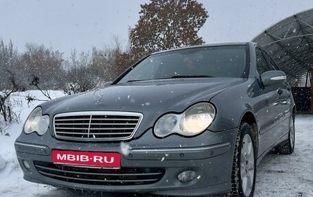 Mercedes-Benz C-Класс, 2004 год, 600 000 рублей, 1 фотография