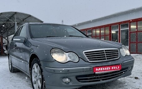 Mercedes-Benz C-Класс, 2004 год, 600 000 рублей, 2 фотография