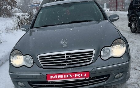 Mercedes-Benz C-Класс, 2004 год, 600 000 рублей, 3 фотография