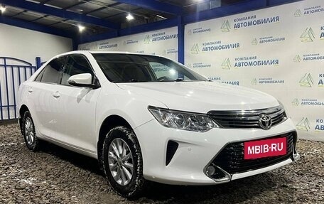 Toyota Camry, 2017 год, 2 299 000 рублей, 6 фотография