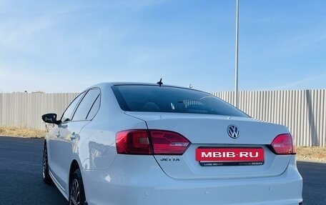 Volkswagen Jetta VI, 2013 год, 1 180 000 рублей, 2 фотография