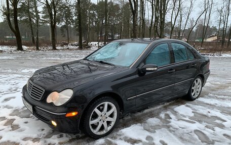 Mercedes-Benz C-Класс, 2003 год, 700 000 рублей, 1 фотография