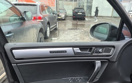 Volkswagen Touareg III, 2011 год, 2 100 000 рублей, 8 фотография