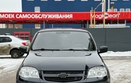 Chevrolet Niva I рестайлинг, 2015 год, 688 000 рублей, 2 фотография